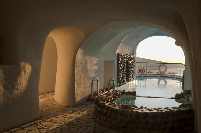 Imagen de la piscina del Hotel Fanari Villas Santorini. Foto 16