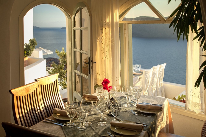 Imagen del bar/restaurante del Hotel Fanari Villas Santorini. Foto 3