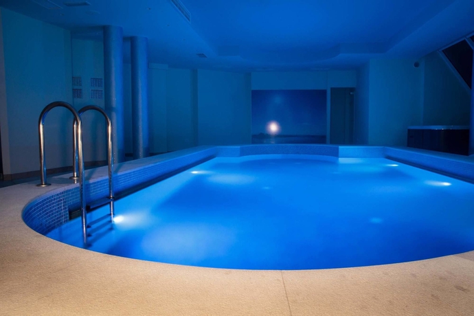 Imagen de la piscina del Hotel Fanat. Foto 16