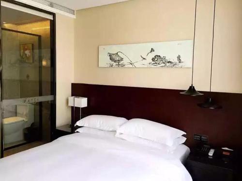 Imagen de la habitación del Hotel Fancy. Foto 10