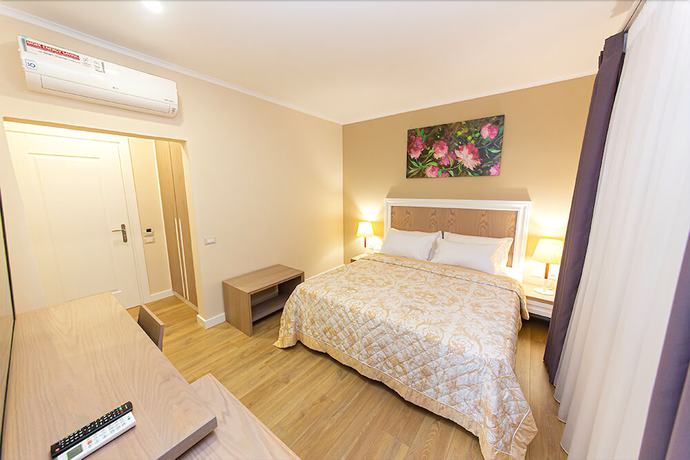 Imagen de la habitación del Hotel FandM. Foto 10