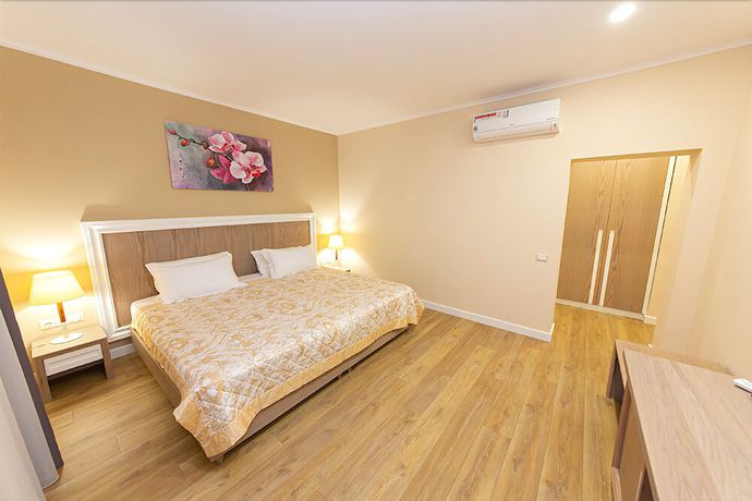 Imagen de la habitación del Hotel FandM. Foto 14