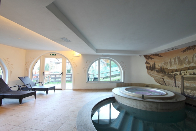 Imagen de la piscina del Hotel Fanes Suite E Spa. Foto 19