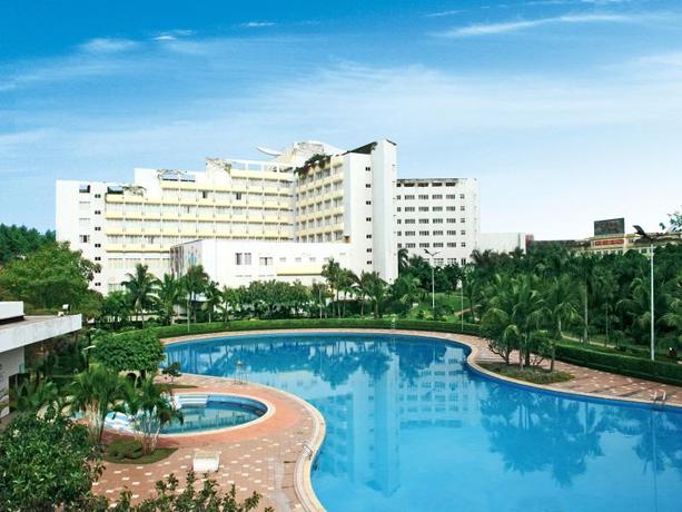 Imagen general del Hotel Fangzhong Holiday Hotel. Foto 2