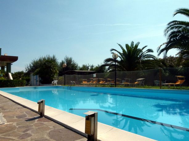 Imagen de los exteriores del Hotel Fano Imperial. Foto 13
