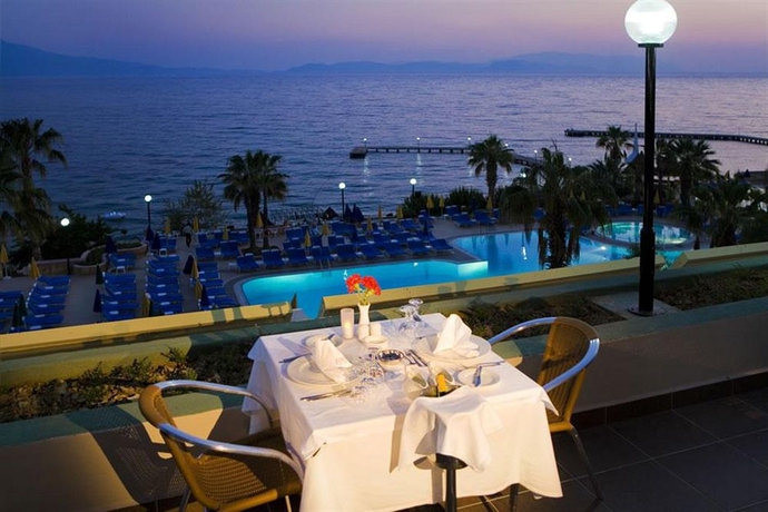 Imagen del bar/restaurante del Hotel Fantasia De Luxe. Foto 12