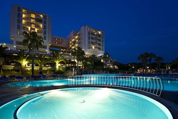 Imagen de la piscina del Hotel Fantasia De Luxe. Foto 14