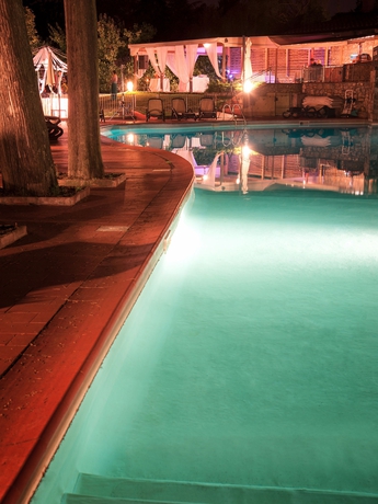 Imagen de la piscina del Hotel Fantastic Garden. Foto 16