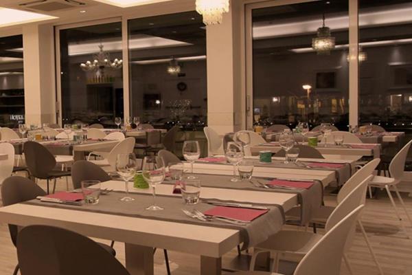 Imagen del bar/restaurante del Hotel Fantasy, Riccione. Foto 2