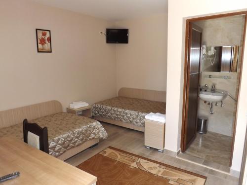 Imagen de la habitación del Hotel Fantasy, Svilengrad. Foto 19