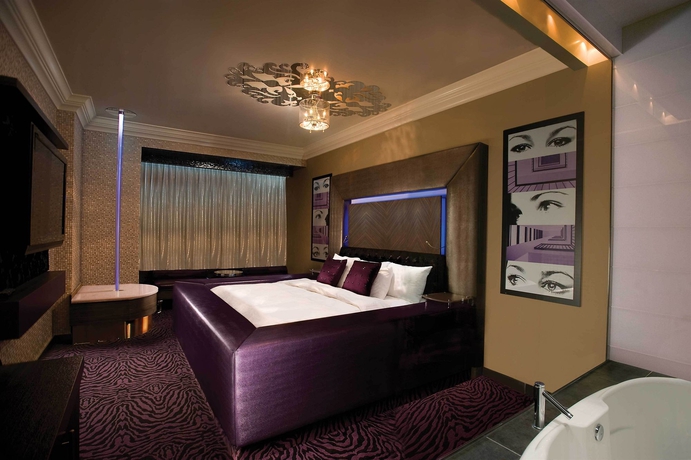 Imagen de la habitación del Hotel Fantasyland. Foto 5