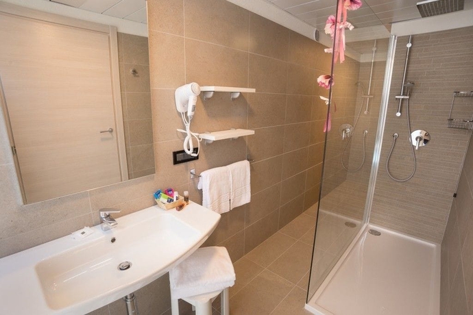 Imagen de la habitación del Hotel Fantinello. Foto 13
