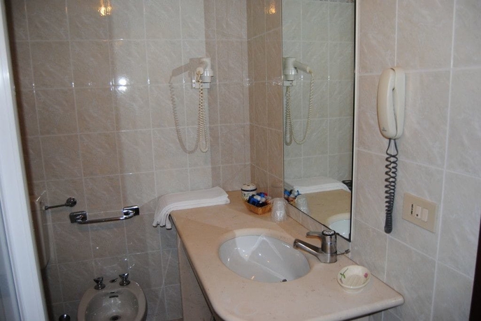 Imagen de la habitación del Hotel Fantinello. Foto 16
