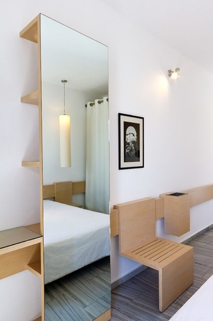 Imagen de la habitación del Hotel Far Out and Spa. Foto 9