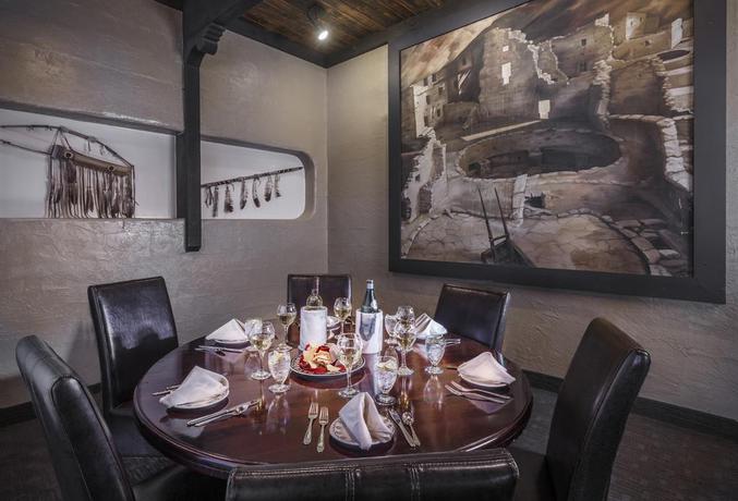 Imagen del bar/restaurante del Hotel Far View Lodge. Foto 7