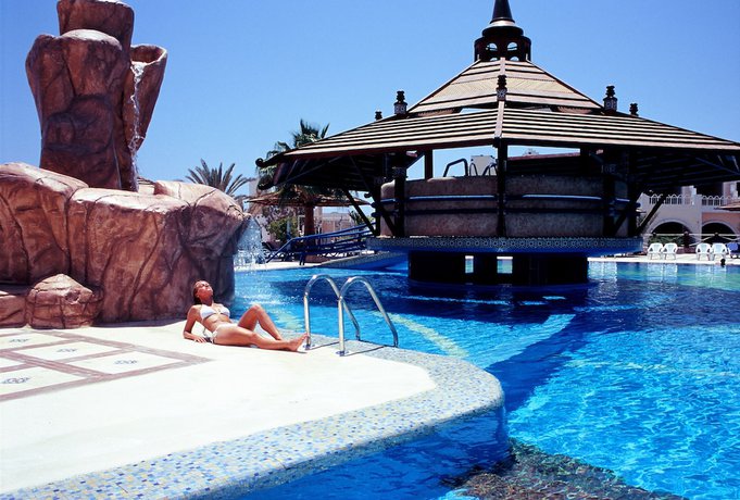 Imagen de la piscina del Hotel Faraana Reef - All-inclusive. Foto 16