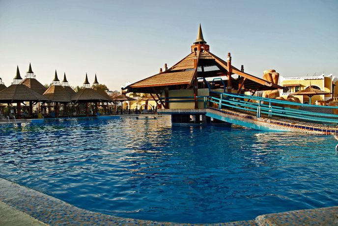 Imagen de la piscina del Hotel Faraana Reef - All-inclusive. Foto 18