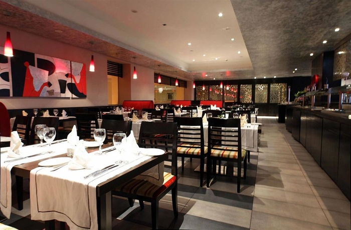 Imagen del bar/restaurante del Hotel Farah Casablanca. Foto 2