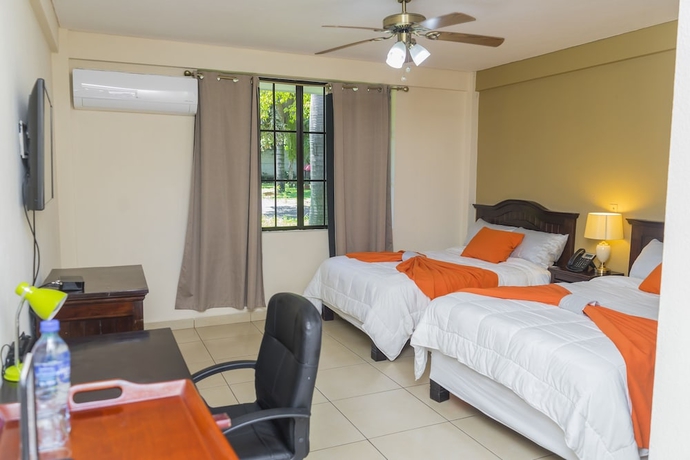 Imagen de la habitación del Hotel Farallones. Foto 4