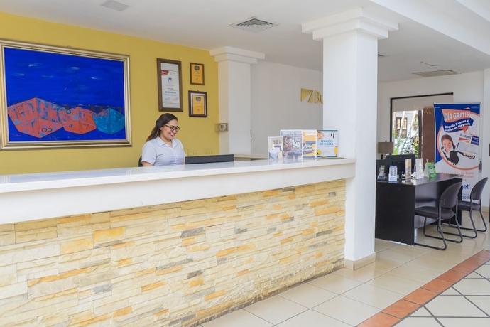 Imagen de los interiores del Hotel Farallones. Foto 16