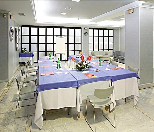 Imagen de los interiores del Hotel Faranda Express Las Lomas. Foto 10