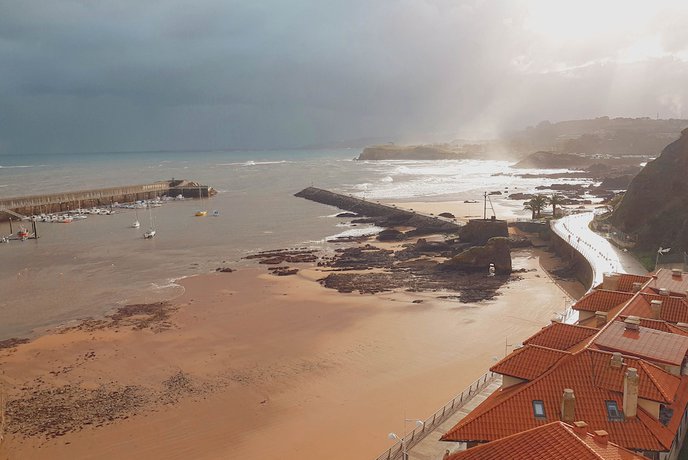 Imagen de los exteriores del Hotel Faranda Marsol Candás. Foto 15