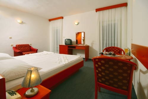 Imagen general del Hotel Faraon, Trpanj. Foto 13