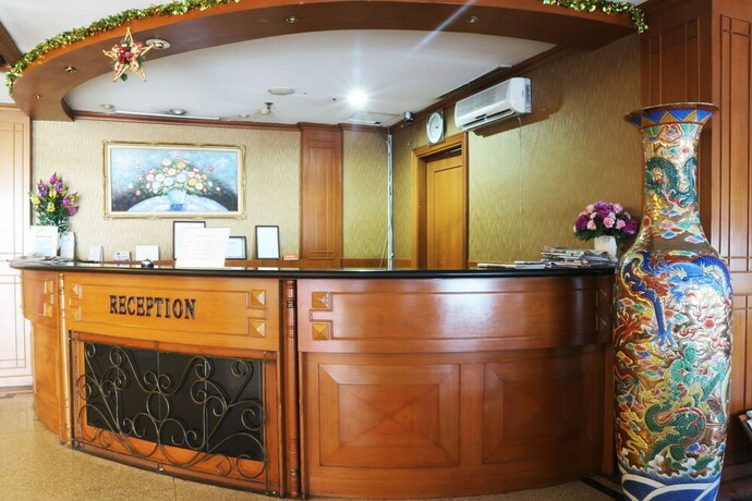 Imagen de los interiores del Hotel Farel. Foto 17