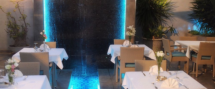 Imagen del bar/restaurante del Hotel Farid. Foto 2