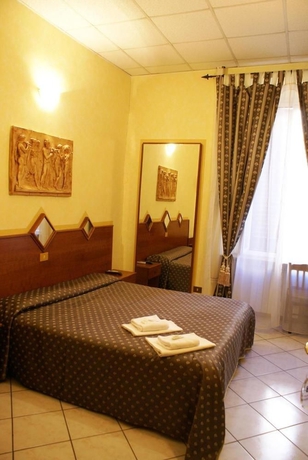 Imagen de los exteriores del Hotel Farini. Foto 16