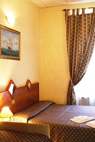 Imagen de la habitación del Hotel Farini. Foto 11