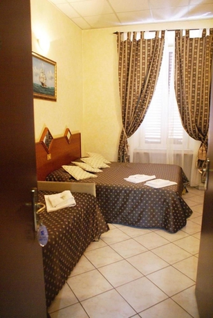 Imagen de la habitación del Hotel Farini. Foto 14