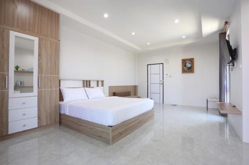 Imagen de la habitación del Hotel Farisa Garden. Foto 10