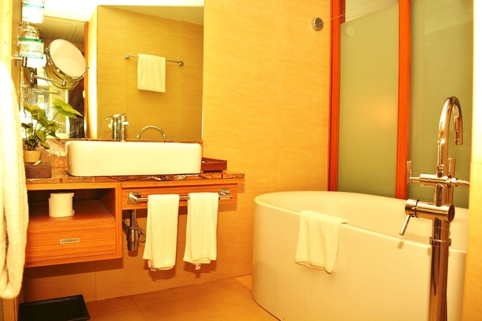 Imagen de la habitación del Hotel Fariyas Resort Lonavala. Foto 16