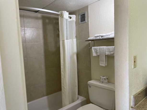 Imagen de la habitación del Hotel Farmington Inn. Foto 8