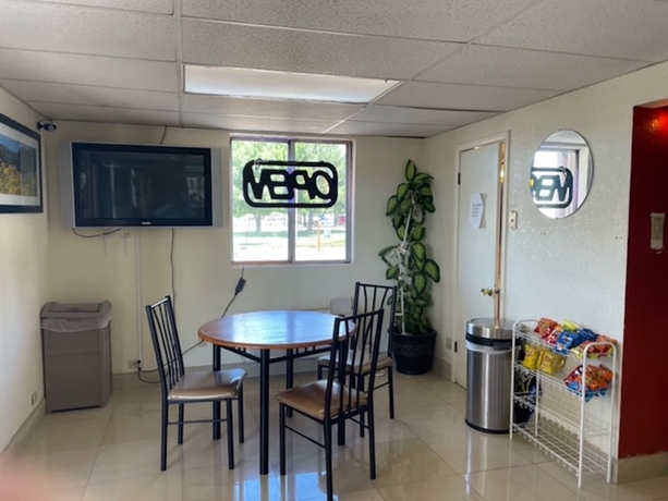 Imagen de los interiores del Hotel Farmington Inn. Foto 19