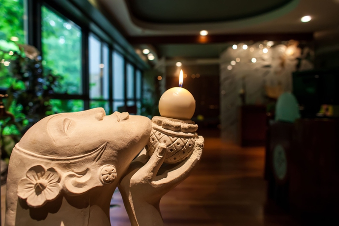 Imagen de la piscina del Hotel Farmona Business and Spa. Foto 14