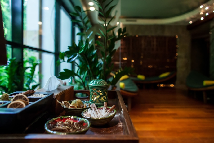 Imagen de la piscina del Hotel Farmona Business and Spa. Foto 15