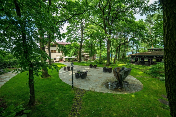 Imagen de los exteriores del Hotel Farmona Business and Spa. Foto 8