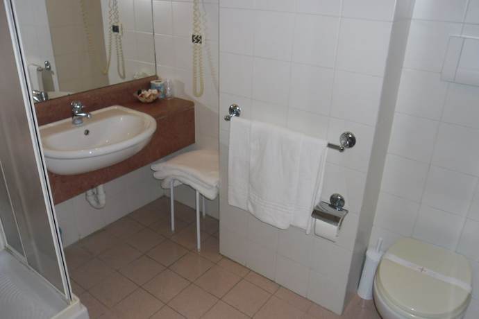 Imagen de la habitación del Hotel Farneta. Foto 14