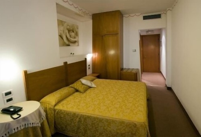 Imagen de la habitación del Hotel Farneta. Foto 15