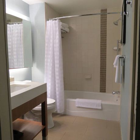 Imagen de la habitación del Hotel Faro Blanco Resort and Yacht Club. Foto 8