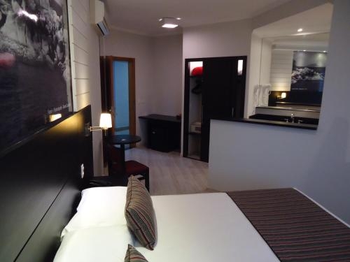 Imagen de la habitación del Hotel Faro Taubat&eacute;. Foto 7