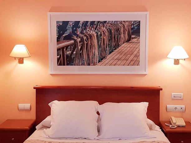 Imagen de la habitación del Hotel Faro de San Vicente. Foto 5