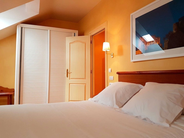 Imagen de la habitación del Hotel Faro de San Vicente. Foto 7