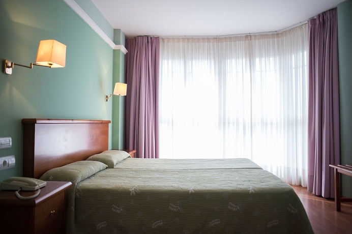 Imagen de la habitación del Hotel Faro de San Vicente. Foto 14