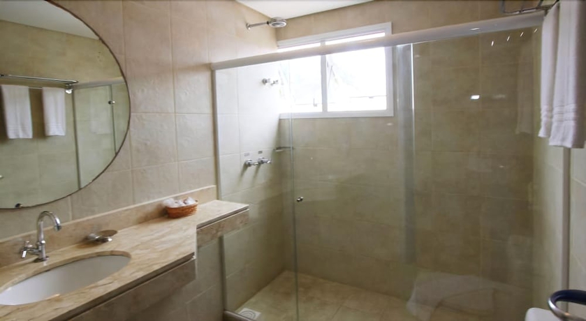 Imagen de la habitación del Hotel Farol De Itapu&atilde; Praia. Foto 11