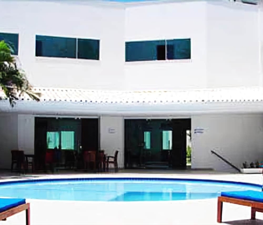 Imagen de la piscina del Hotel Farol De Itapu&atilde; Praia. Foto 15