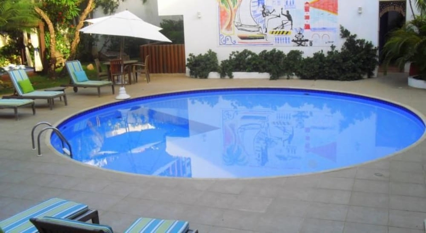 Imagen de la piscina del Hotel Farol De Itapu&atilde; Praia. Foto 17