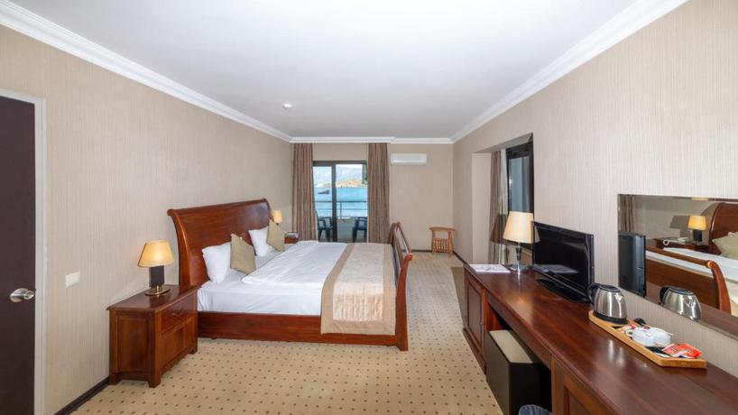 Imagen de la habitación del Hotel Faros Premium Beach. Foto 4